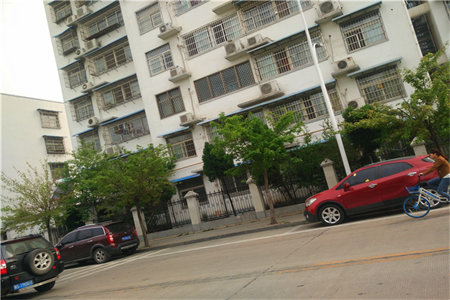 曹家梁蓝天小学3室2厅2卫42万130m2精装出售
